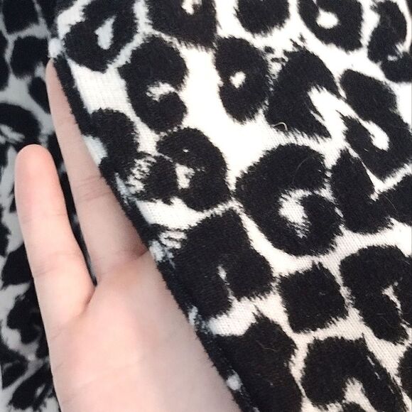 Ya Los Angeles Women's Size Large Leopard Print Long Sleeve Blouse Shirt, Top - Picture 13 of 14